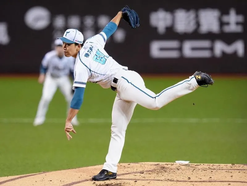 中職/台鋼雄鷹與櫻井周斗續約　新球季改穿4號球衣