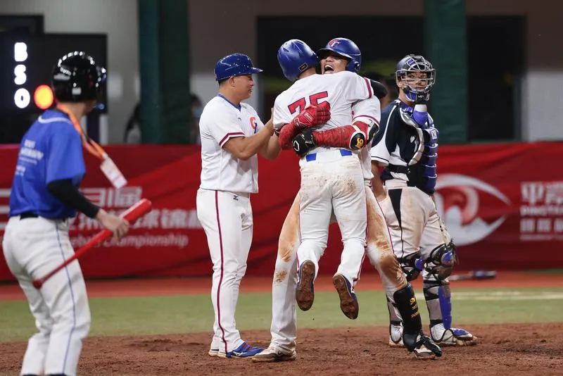 亞錦賽/陳敏賜2分砲！中華隊10比0扣倒韓國晉複賽