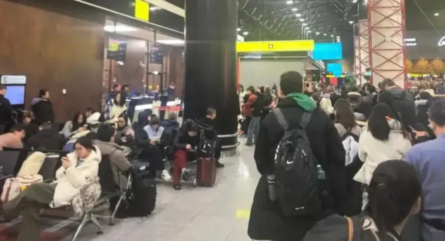 烏無人機襲俄！莫斯科機場陷混亂　陸客滯留10小時怕趕不上上班