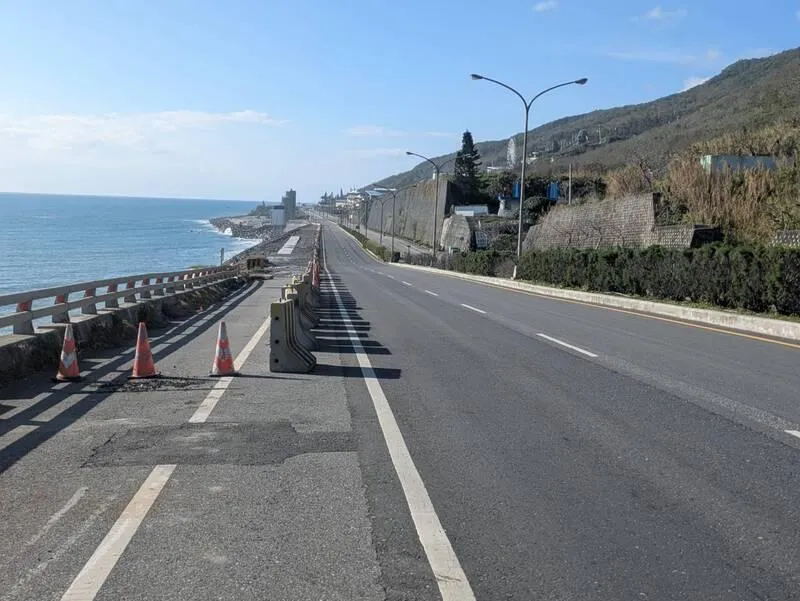 海浪侵蝕掏空路基！　台11線大坑段「修復工期7個月」