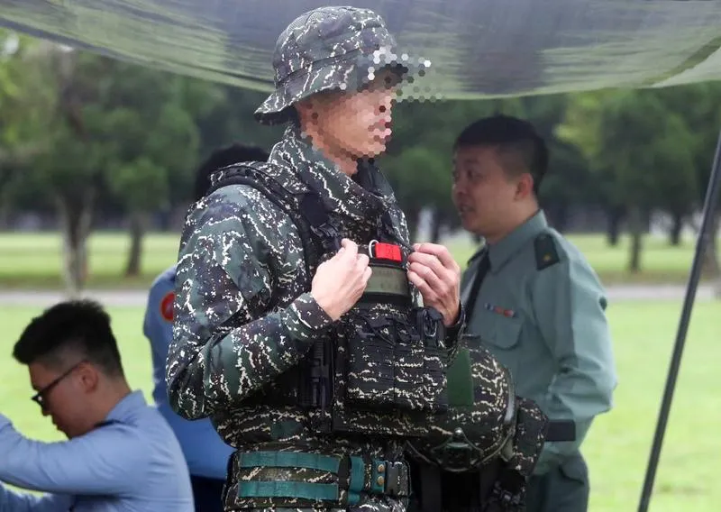 兼具涉水生存、登陸作戰特性　海軍陸戰隊換裝新戰術背心