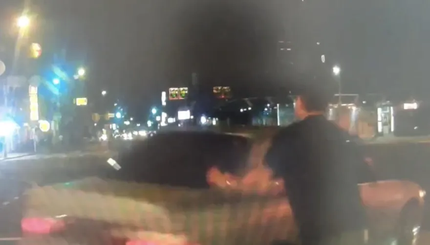 開車火氣大！行車糾紛互嗆開槍洩憤　男子腹部遭子彈擦傷