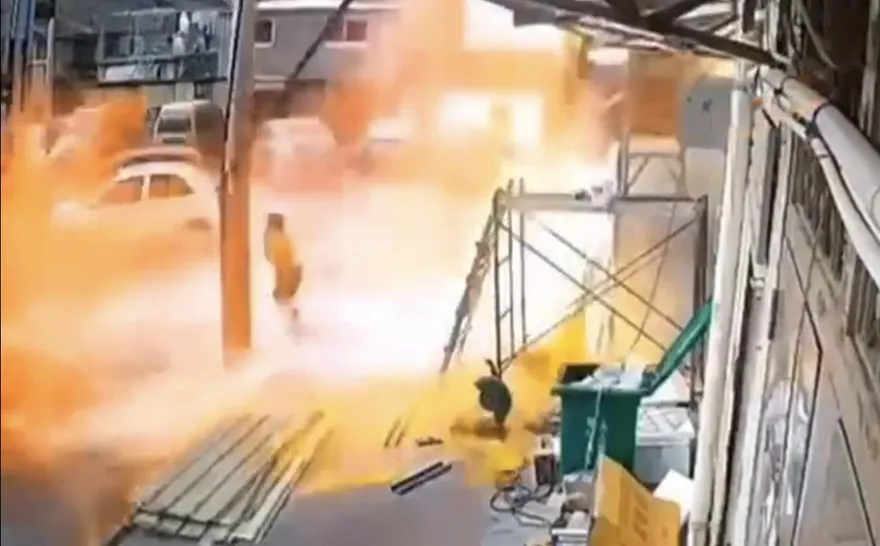 轟！焊接引爆炸旁觀女遭火海吞噬　2人成火球地上打滾