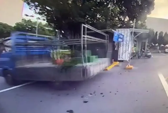 鐵線開腳鐐「撞開柵欄」！逃犯陳坤和偷車脫逃全紀錄