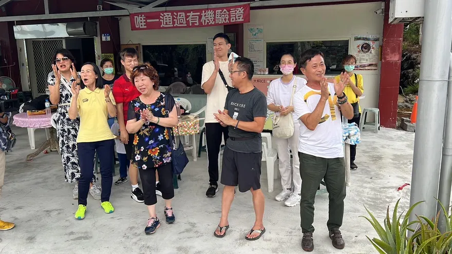 台東6.8強震／直擊！劫後餘生！六十石山撤離民眾訴說「睡車上」驚魂一晚　鼓掌感謝民宿業者及救援人員