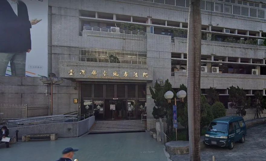 親兄弟曾為了1塊磁磚對簿公堂　這次因為鐵門又互告了