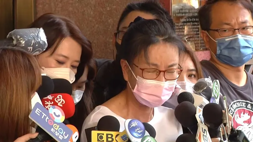 周玉蔻、蔡玉真上演「閨密的背叛」　王鴻薇嗆造謠的別跑：「她」又輸定了！
