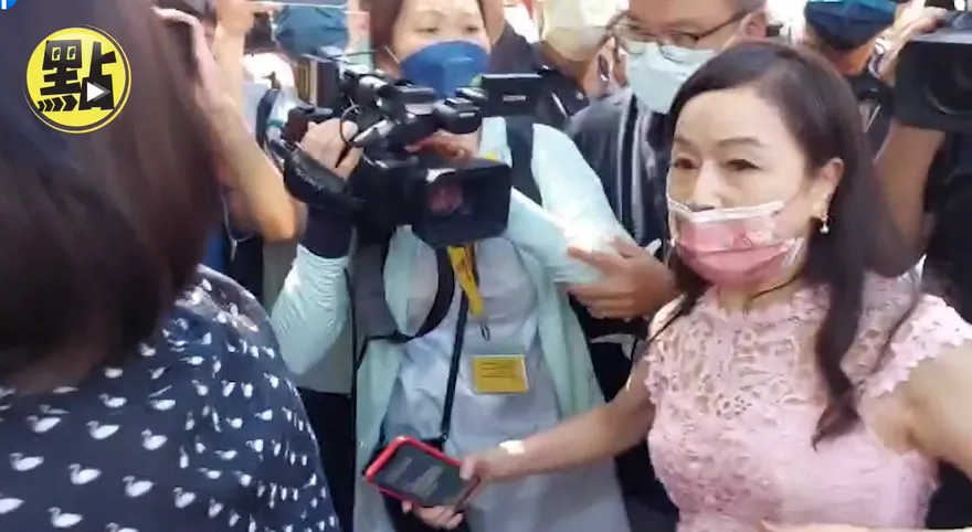 周玉蔻「一動作」嚇壞張淑娟！媒體人大驚：蔡英文的社會安全網又破洞了