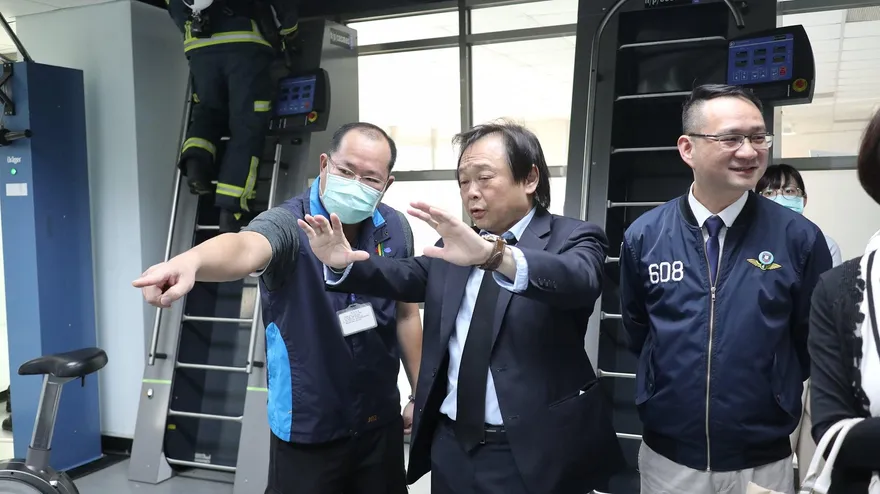 被韓國瑜用「這句話」評論！王世堅驚呆：只有他才想得出來的金句