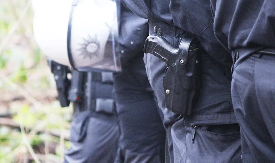 警械使用條例修法三讀通過　4危急情境可逕行開槍 蔡英文說話了