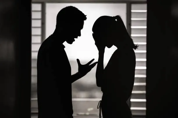 恐怖情人！妹子遭男友洗腦「交往沒結婚是詐欺」　連分手都要討交往費