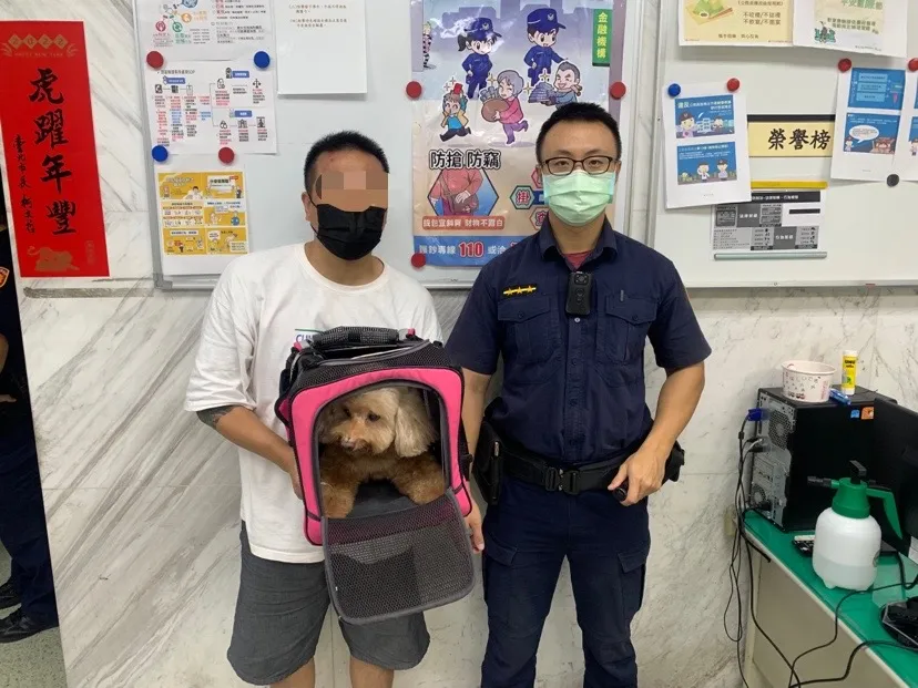 民眾路邊拾獲走失紅貴賓　警員靠臉書幫毛小孩找到主人