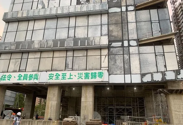 快訊/台灣大道傳工安意外！1工人墜落地下4樓　無意識搶救中