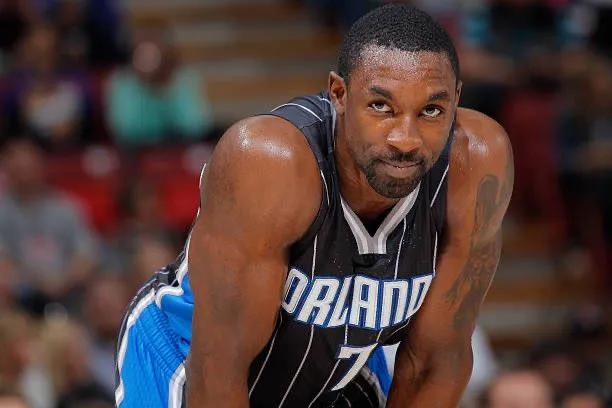 衝破禁制令尻兒頭！前NBA球星機場被逮　「拒捕」還弄傷警察