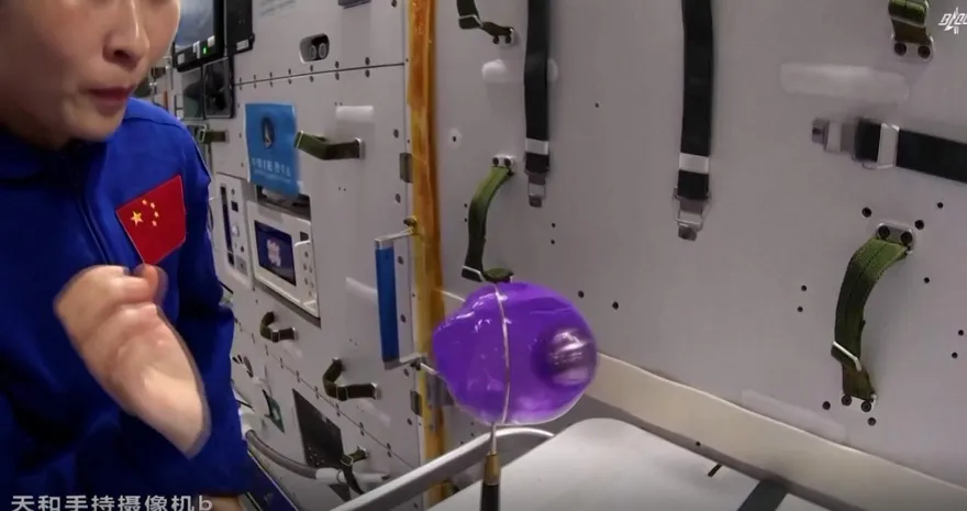 影/天宮課堂Lesson 3！水球變「懶」扳手「調頭」　首次啟動新教室「問天實驗艙」