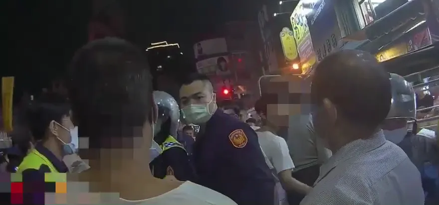 快訊/陣頭群眾大亂鬥　蘆洲遶境活動起衝突　大批警壓制帶回3人偵訊