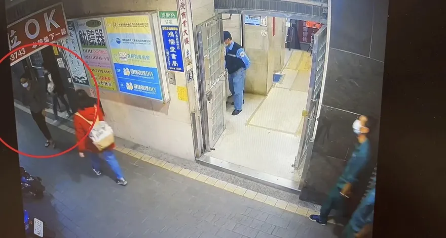 沒義氣！廁所放水13分鐘手機皮包全被偷　3賊到案互推「不是我」
