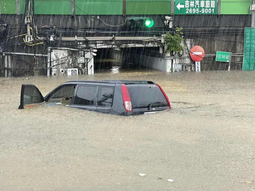 豪雨成災！車子泡水這樣處理　 依5種淹水高度來判斷