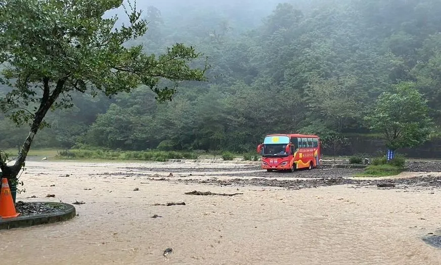 宜縣台七線百車受困中！計212人受困　目前無傷亡