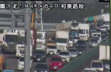 快訊/國3和美段爆車禍！　汽車、油罐車追撞「紫爆回堵2km」