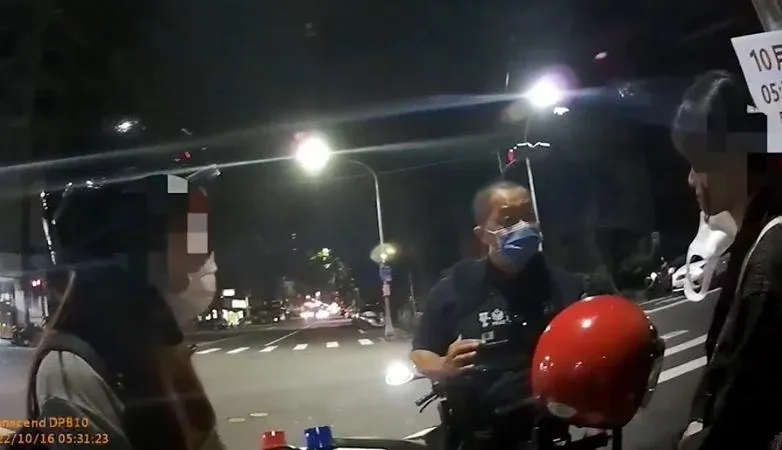 2嫩妞醉駕港都遭警攔！嬌喊「可不可以放過我們」　嗲功失效下場慘了