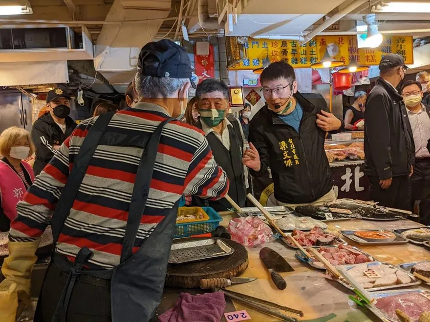 綠議員臉書駁斥陳時中造勢徵走路工　釣出楊植斗現身留言回應