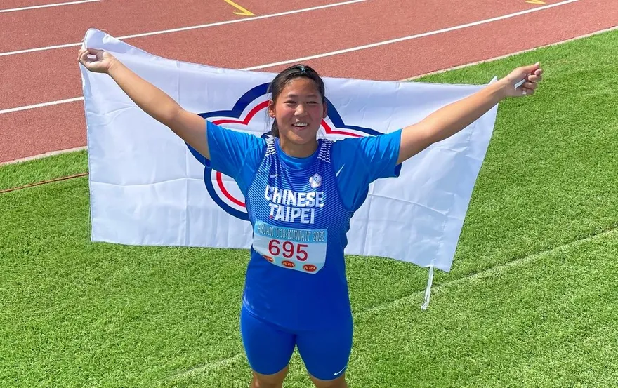 全家都是國手！16歲神力美少女　江靜緣接棒舉重明星爸媽