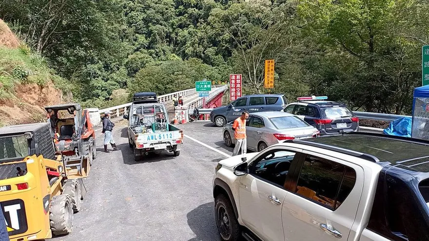 台7線路坍！遊客受困明池山莊　187人從桃園下山…物資持續上送