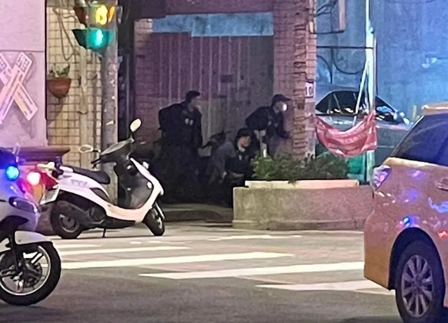 萬華青山宮驚傳槍響！人質遭脅持　警方：2人身中14槍