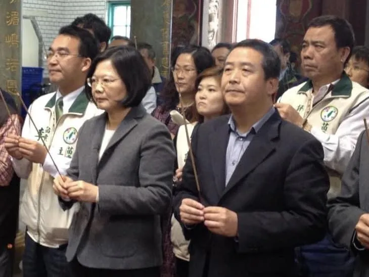 苗栗綠營「茶壺內風暴」！　徐定禎PO與蔡英文合照表忠心籲「台灣派」集中選票