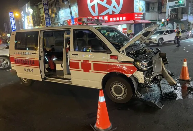 禍不單行！屏東老翁過馬路被撞命危…送醫途中救護車又遭撞　最終搶救無效身亡