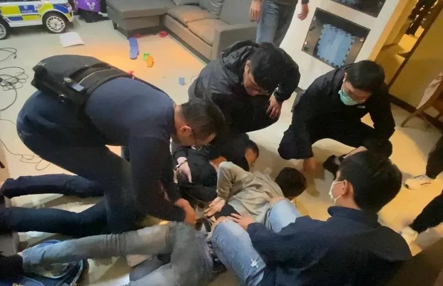 嫌太慢？男超商領錢欲還債　債主等不及撂人持刀猛砍
