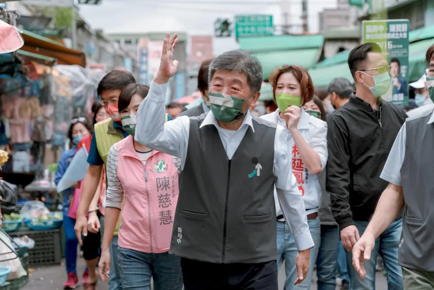 薛瑞元夜奔陳時中競總！國民黨怒轟：輔選國家隊又出現？