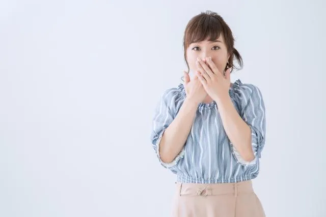 「嘴巴臭原因」曝！竟跟服用鎮定劑、安眠藥有關！ 5招消口中異味：大笑也行