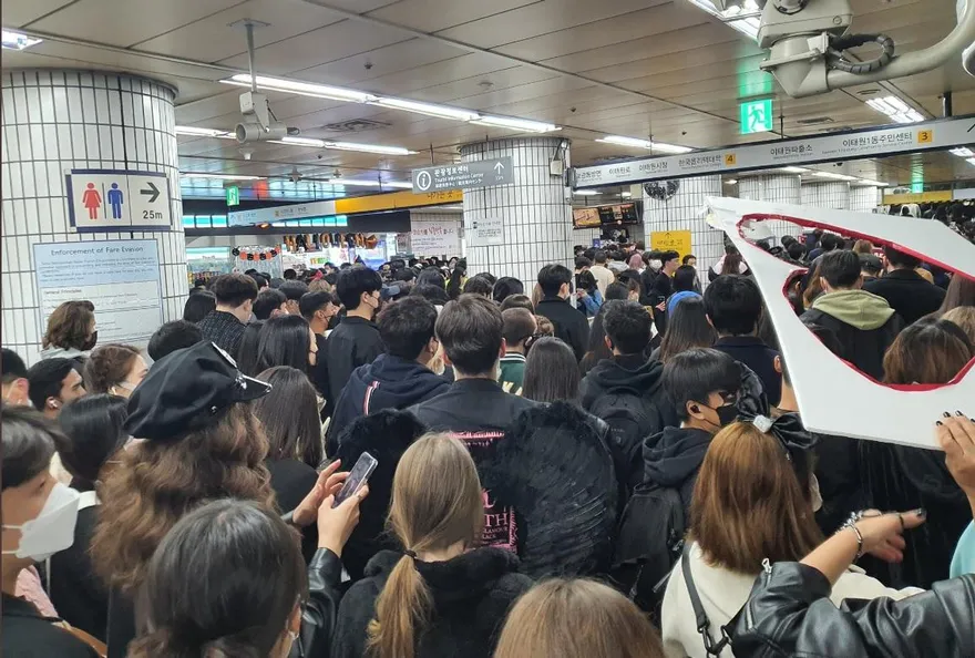 梨泰院10萬人踩踏/韓國梨泰院「10萬人派對」爆嚴重推擠傳50多人心肺驟停 總統下達緊急指示