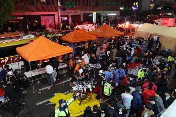 梨泰院10萬人踩踏/韓官方證實146死150人傷... 總統召開緊急會議