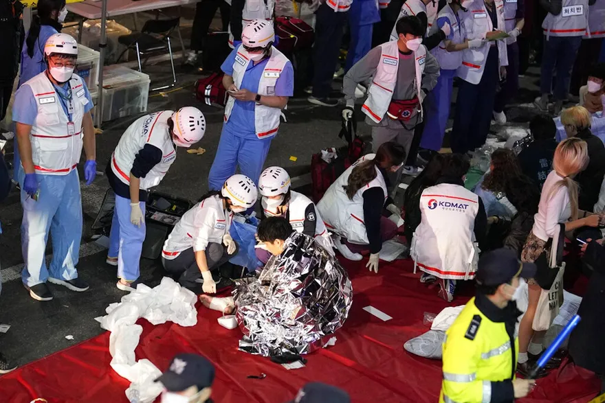 梨泰院10萬人踩踏/死者口鼻出血、腹膨脹　急症醫生：頭、胸等主要部位遭人踐踏