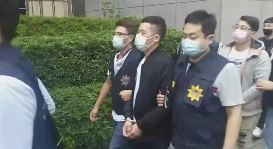 男子插旗天道盟美鷹會！率眾暴力介入土地開發牟取暴利　警一舉瓦解