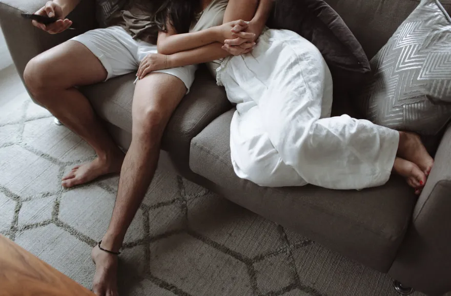 人妻逮到老公帶小三回家！反遭嗆「不被愛的才是第三者」　氣炸怒告竟判不用賠