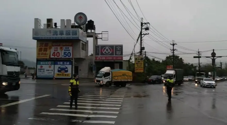 國1汐止再次走山今又塞爆　新北警部署百警疏導車流