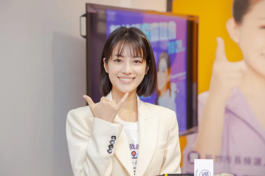 民眾黨最美發言人遭求償60萬元！徐千晴酸鄭運鵬像「詐騙集團」判決免賠