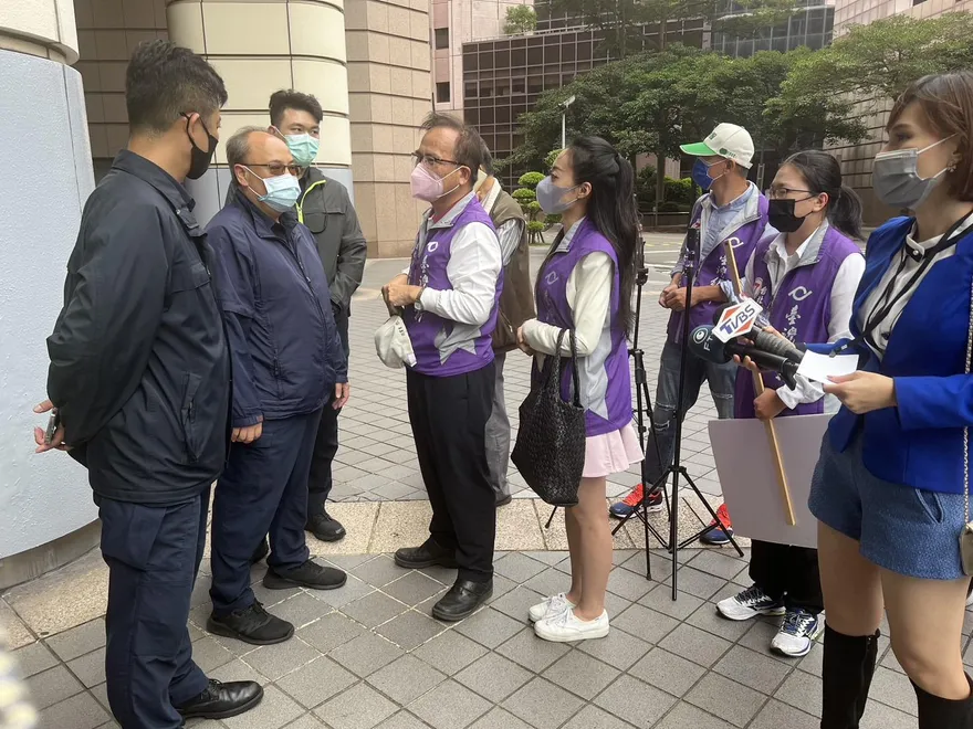 台北市長選舉辯論/蘇煥智沒受邀怒了！率眾闖會場