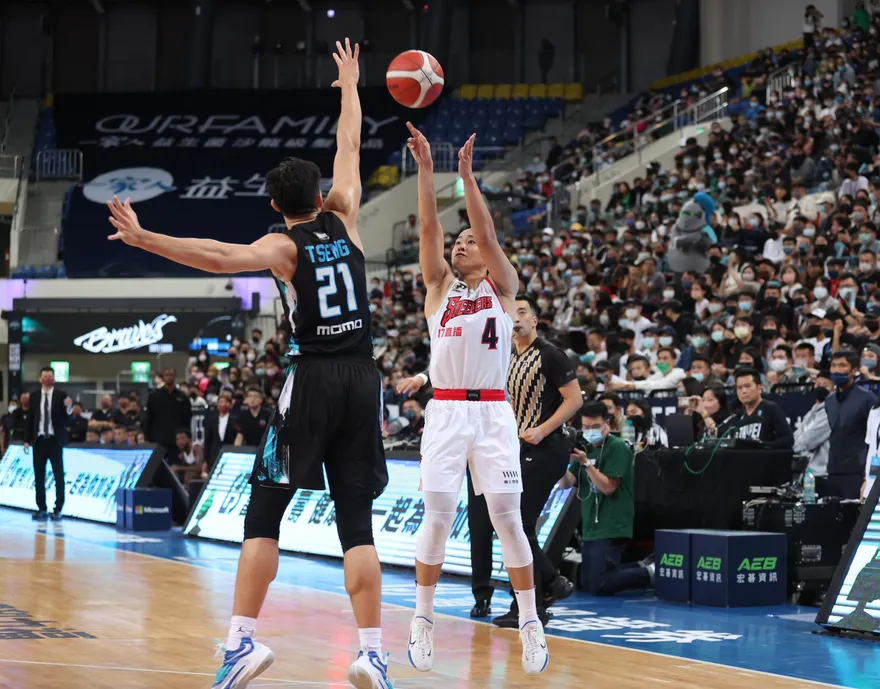 PLG/鋼鐵人展韌性！克服21分落後四度逆轉　緊咬衛冕軍惜吞敗