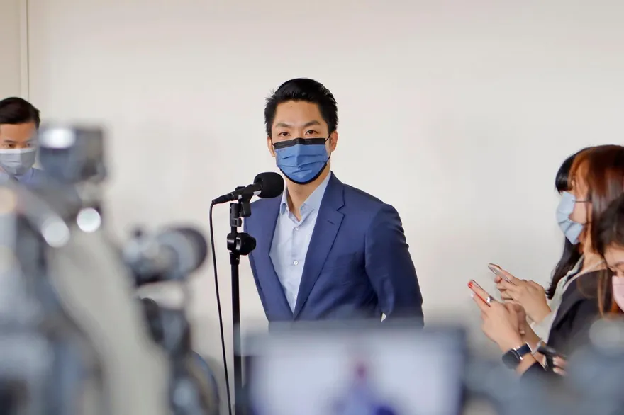 【影】陳時中十指緊扣摟人妻惹議　蔣萬安：背後故事可能更駭人聽聞