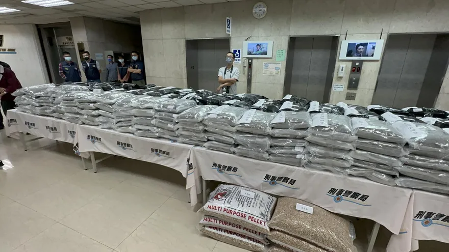 史上最大！貨櫃走私木屑夾層大麻花　警查獲456公斤市價7億元