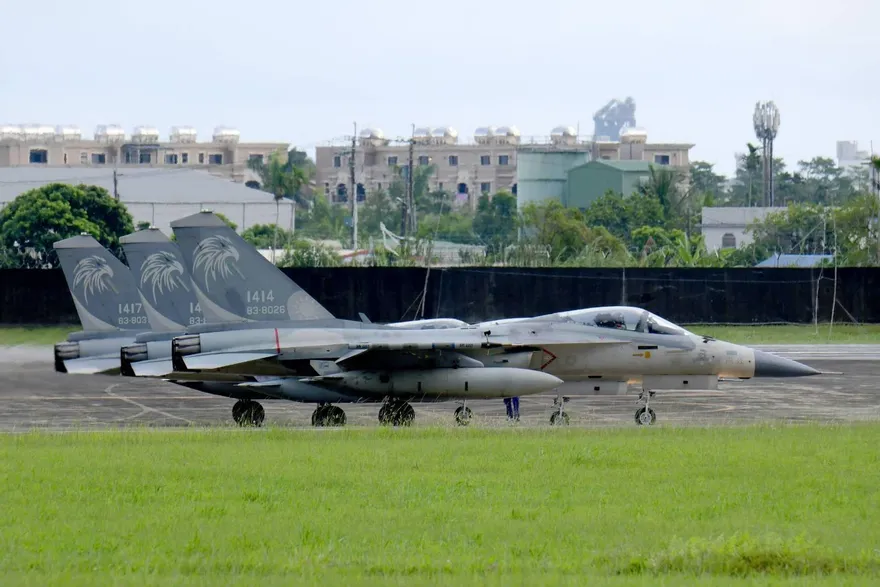 台南晚間傳出「多架戰機」頻繁升空！軍方回應了