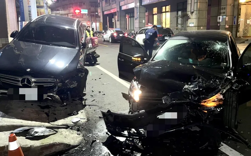 賠大了！酒駕失控撞爛路邊7汽機車輛　車主接到警通知傻眼