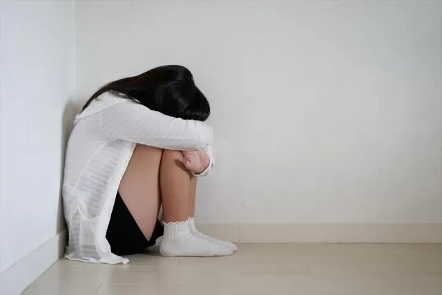 女兒管超嚴「兒子卻放飛」　母淚訴「這世界太危險」親揭背後原因！