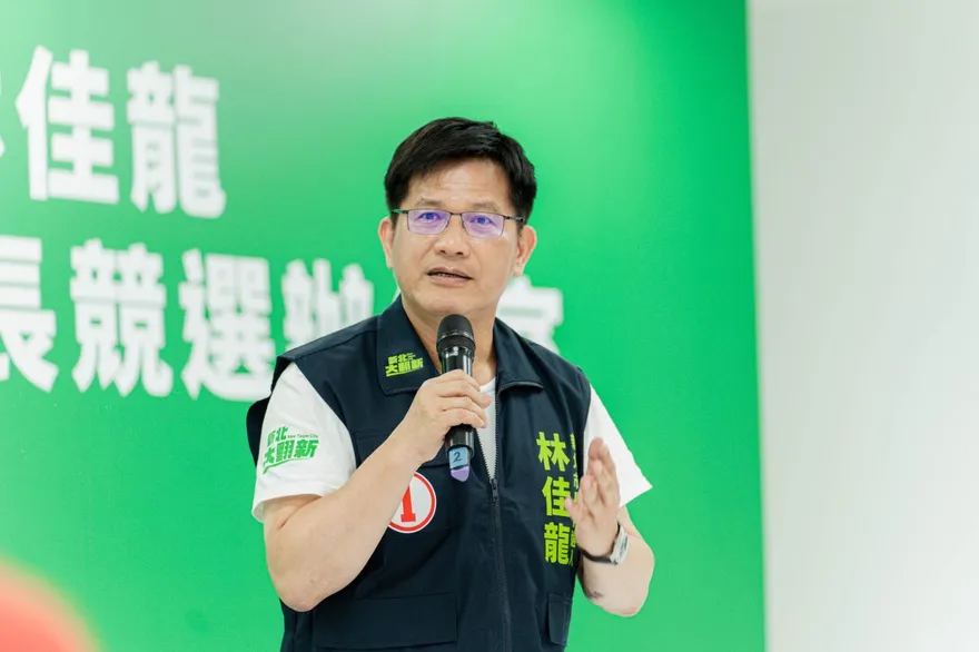 林佳龍認輸了？影片曝光網笑死：投降輸一半嗎？