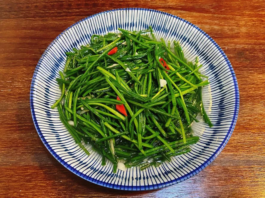 什麼菜這麼好吃？他見菜單「這一物」沒印象　大票支持者狂讚：必點料理